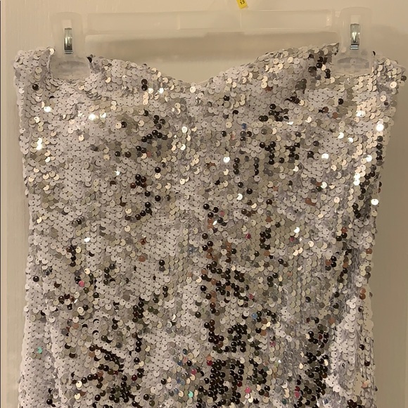 Like new sequin body on mini dress - Picture 3 of 4